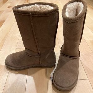 Bear Paw kids size 1